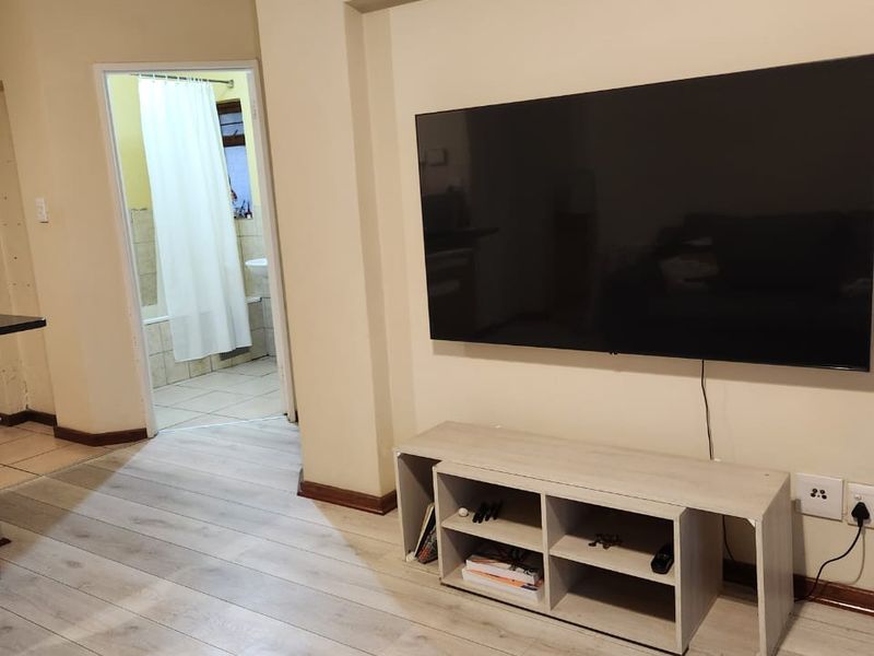 GROUND FLOOR 1 BEDROOM APARTMENT AVAILABLE FOR IMMEDIATE OCCUPATION IN ERAND GARDENS - Photo 6