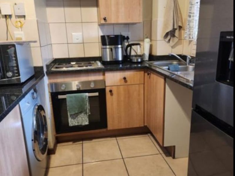GROUND FLOOR 1 BEDROOM APARTMENT AVAILABLE FOR IMMEDIATE OCCUPATION IN ERAND GARDENS - Photo 3