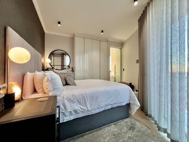 Penthouse Luxury Living at Ellipse Waterfall - Photo 3