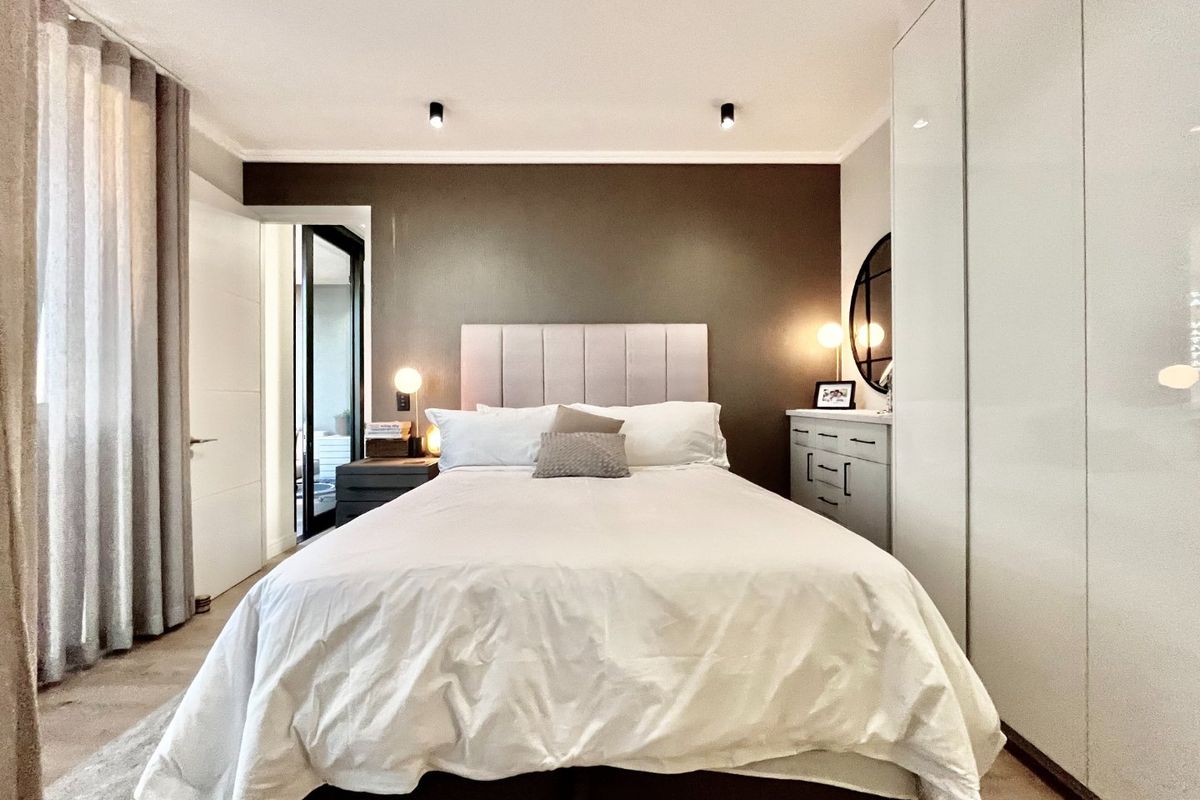 Penthouse Luxury Living at Ellipse Waterfall - Photo 5