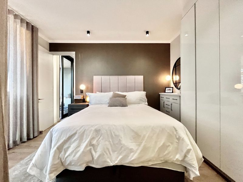 Penthouse Luxury Living at Ellipse Waterfall - Photo 5