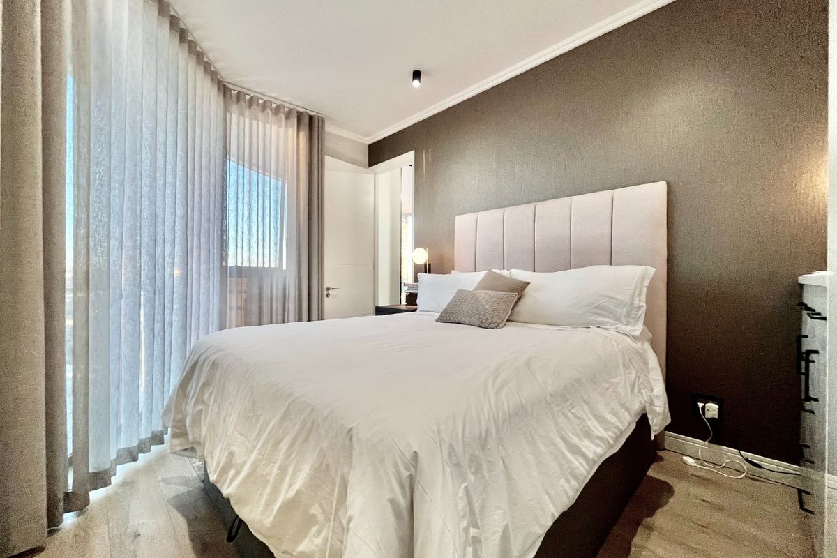 Penthouse Luxury Living at Ellipse Waterfall - Photo 4