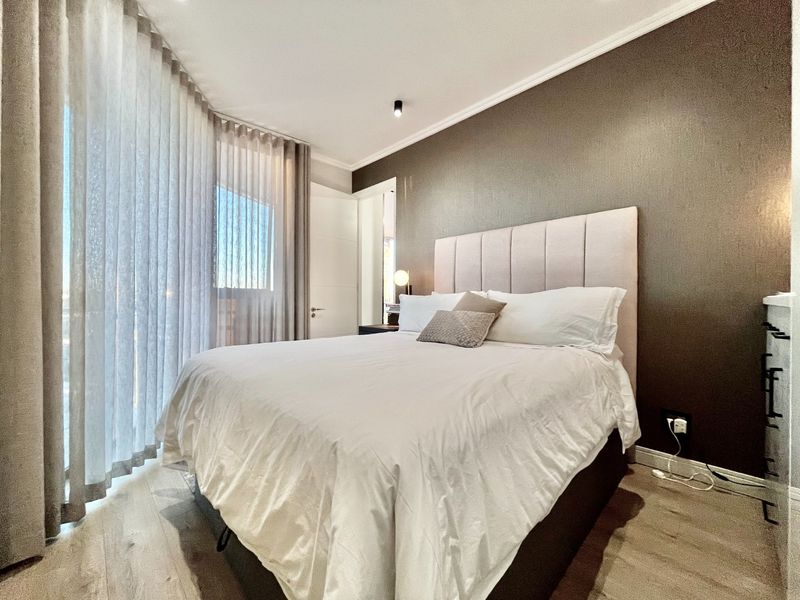 Penthouse Luxury Living at Ellipse Waterfall - Photo 4