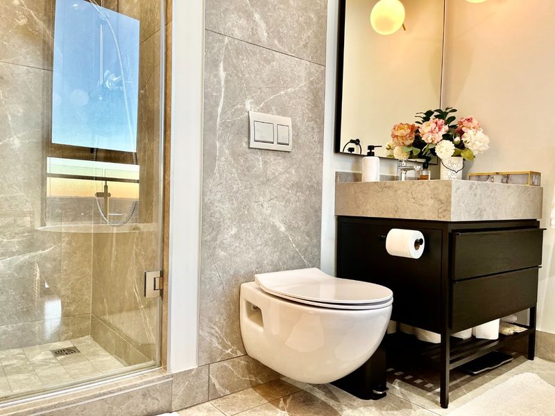 Penthouse Luxury Living at Ellipse Waterfall - Photo 9