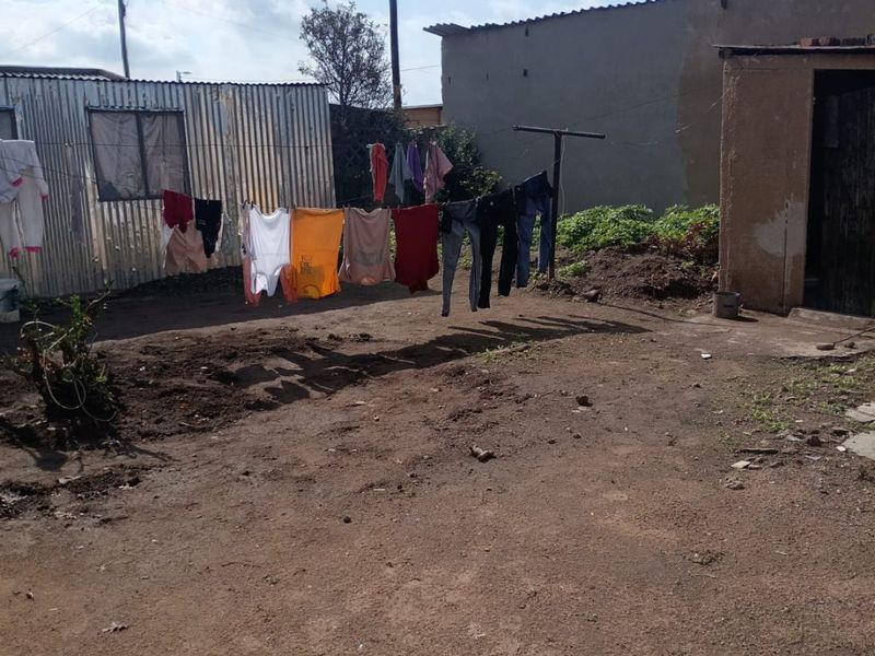 Urgent CASHSALE on Daveyton’s Main Road -R650 000 - Photo 6