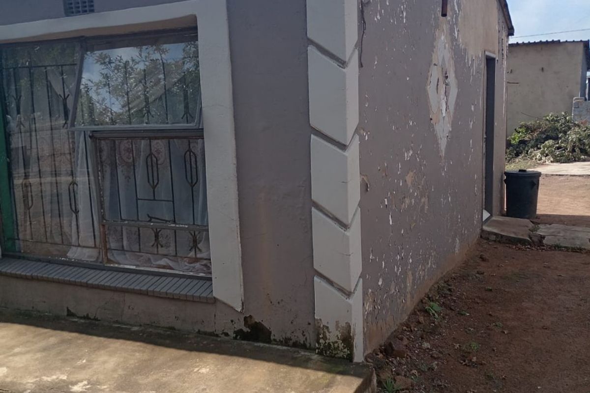 Urgent CASHSALE on Daveyton’s Main Road -R650 000 - Photo 4