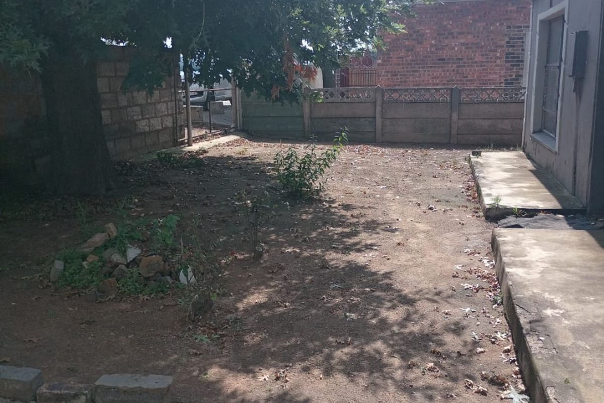 Urgent CASHSALE on Daveyton’s Main Road -R650 000 - Photo 5