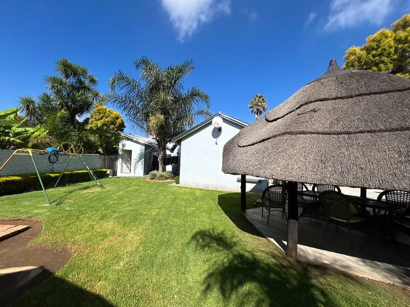3 bedroom 2 bathroom home with domestic accommodation  - Photo 5