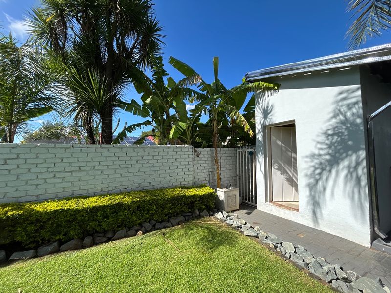 3 bedroom 2 bathroom home with domestic accommodation  - Photo 8