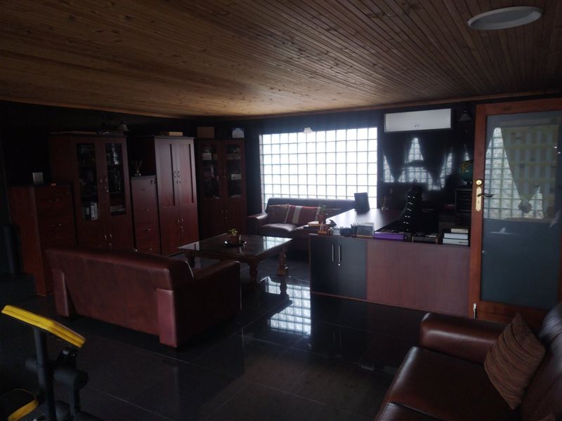5 Bedroom Freestanding Corner Property In Protea Heights  - Photo 8