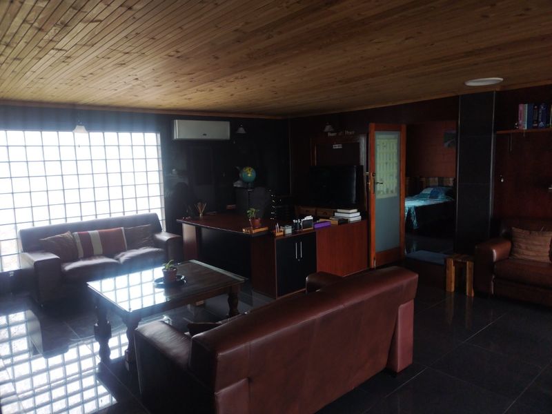 5 Bedroom Freestanding Corner Property In Protea Heights  - Photo 7