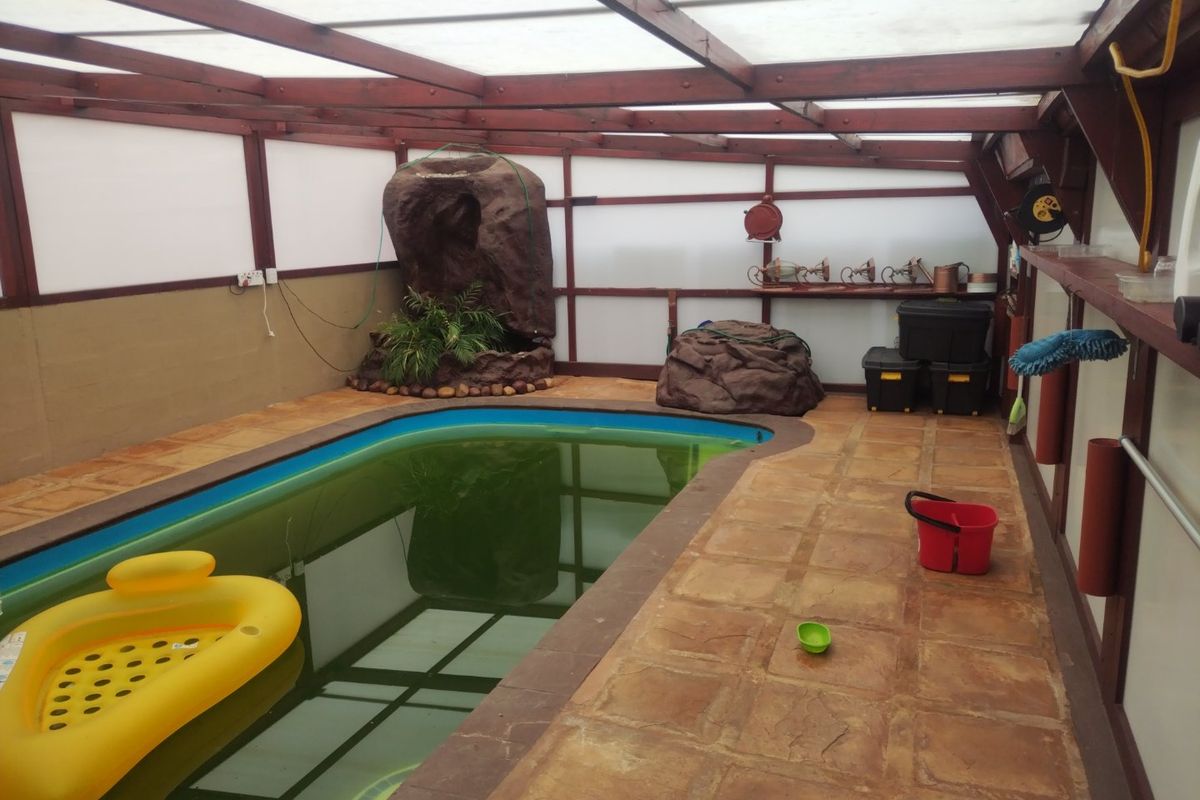 5 Bedroom Freestanding Corner Property In Protea Heights  - Photo 3
