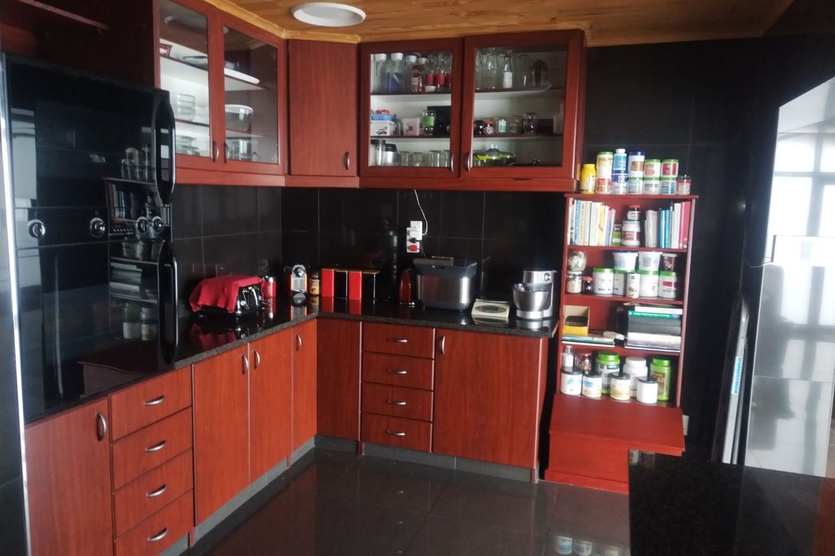 5 Bedroom Freestanding Corner Property In Protea Heights  - Photo 5