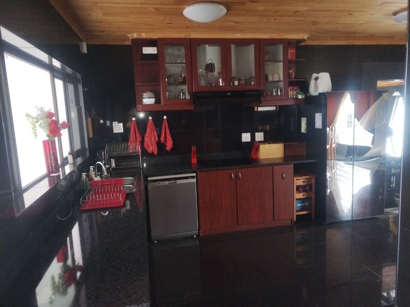 5 Bedroom Freestanding Corner Property In Protea Heights  - Photo 6