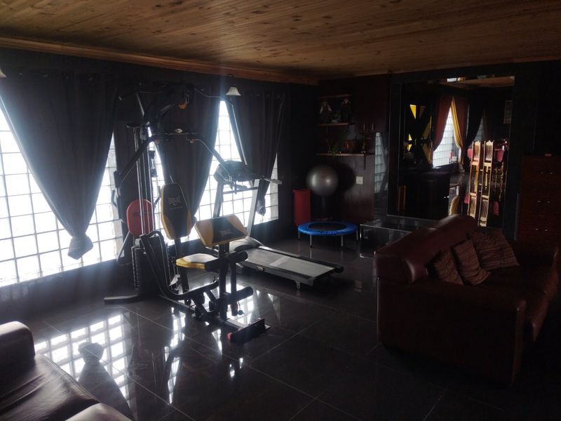 5 Bedroom Freestanding Corner Property In Protea Heights  - Photo 9
