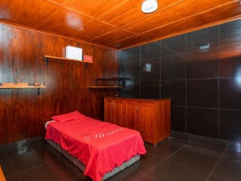 5 Bedroom Freestanding Corner Property In Protea Heights  - Photo 9