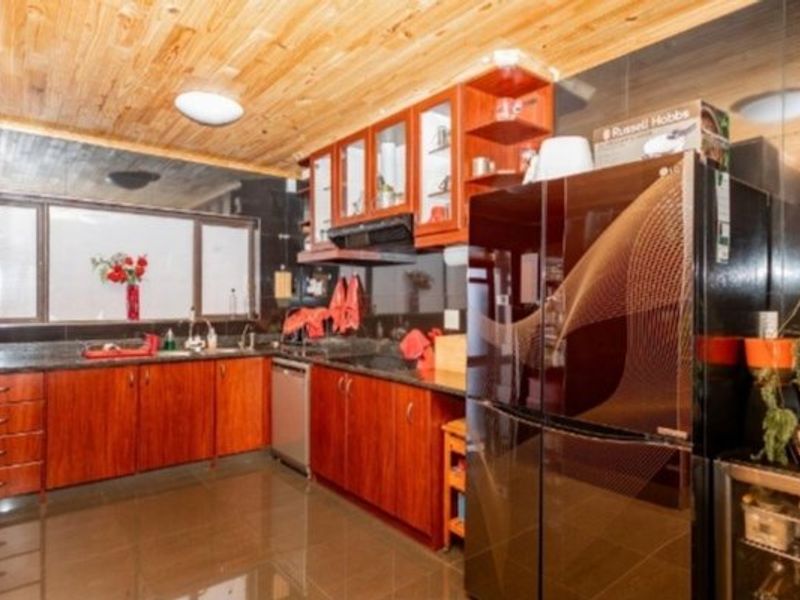 5 Bedroom Freestanding Corner Property In Protea Heights  - Photo 4