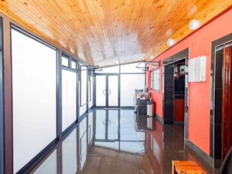 5 Bedroom Freestanding Corner Property In Protea Heights  - Photo 2