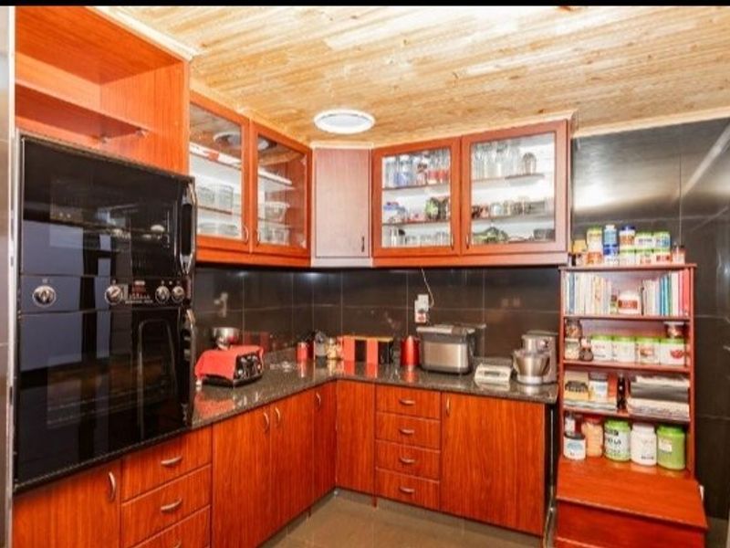 5 Bedroom Freestanding Corner Property In Protea Heights  - Photo 5