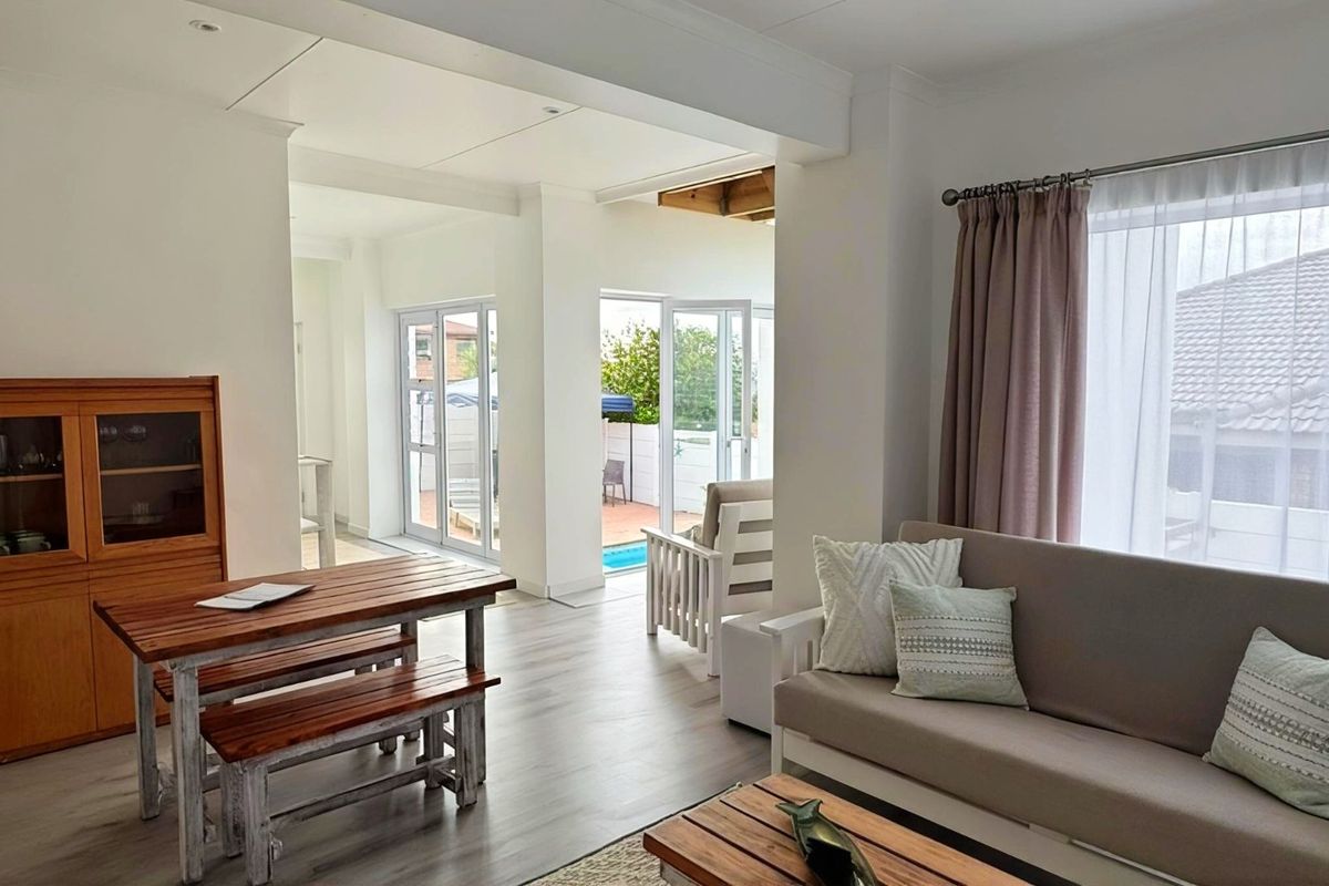 SPACIOUS ESTABLISHED FAMILY HOUSE WITH EXCELLENT INVESTMENT POTENTIAL - Photo 4