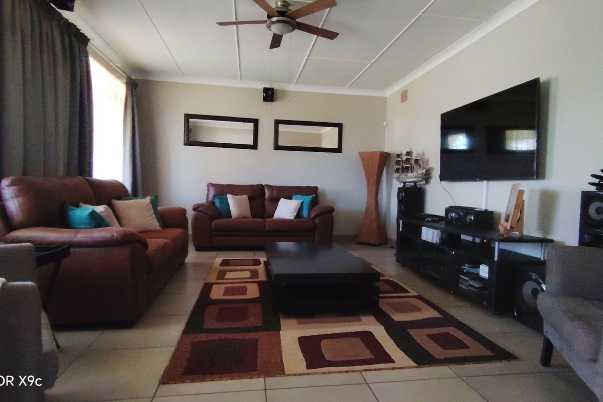 Family home nestled in Rothdene, Meyerton - Photo 2