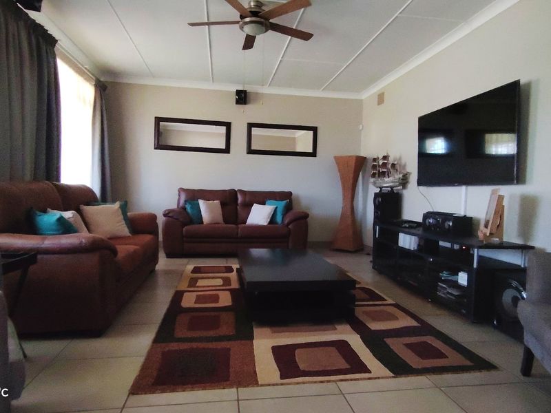 Family home nestled in Rothdene, Meyerton - Photo 2
