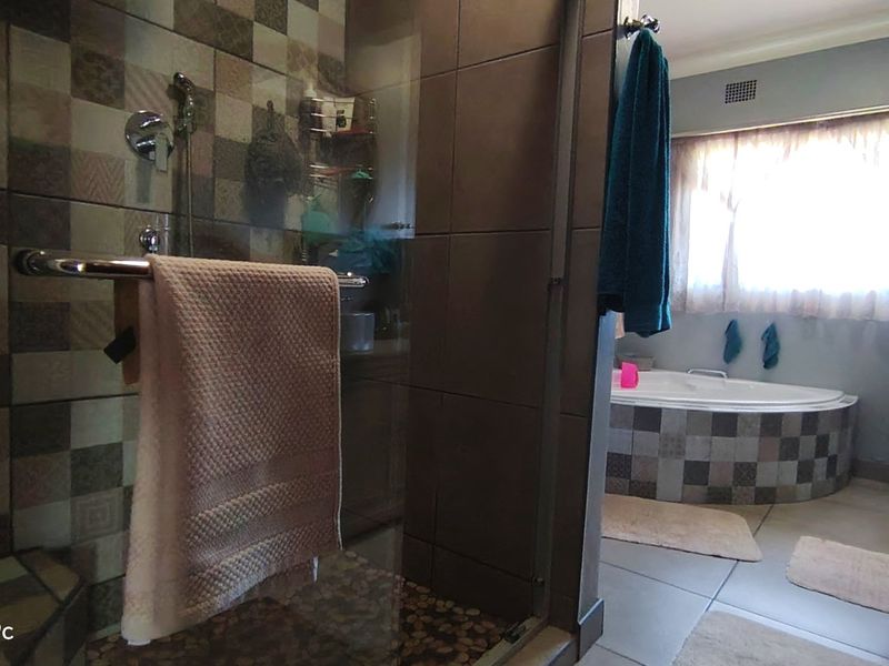 Family home nestled in Rothdene, Meyerton - Photo 3