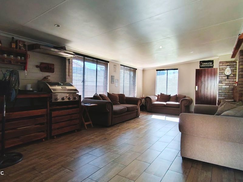 Family home nestled in Rothdene, Meyerton - Photo 10
