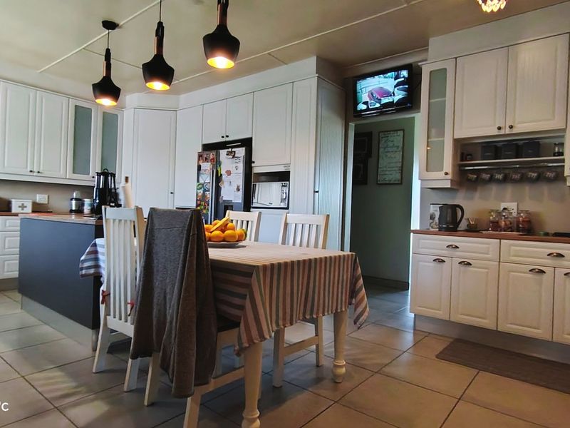 Family home nestled in Rothdene, Meyerton - Photo 9