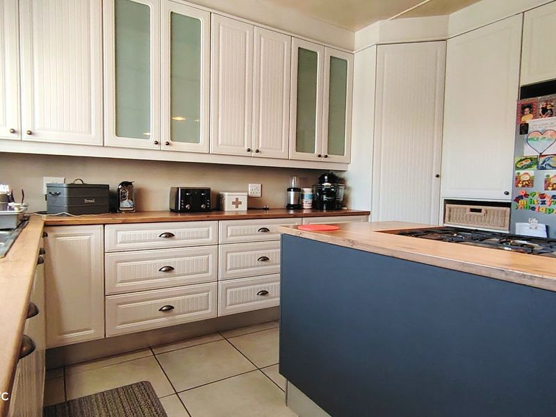 Family home nestled in Rothdene, Meyerton - Photo 8