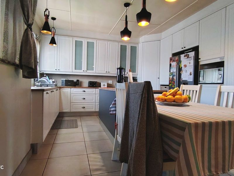 Family home nestled in Rothdene, Meyerton - Photo 6