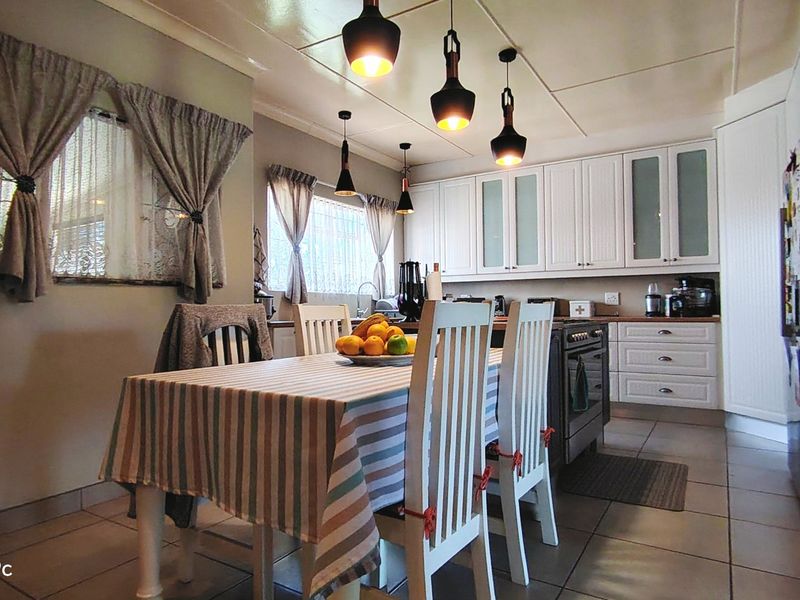 Family home nestled in Rothdene, Meyerton - Photo 5