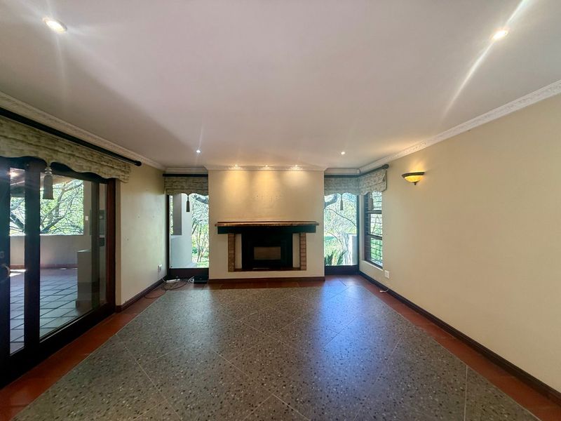 Modern Family Home To Rent in Secure Magalies Golf Estate - Photo 2