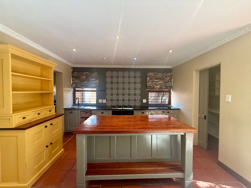 Modern Family Home To Rent in Secure Magalies Golf Estate - Photo 9