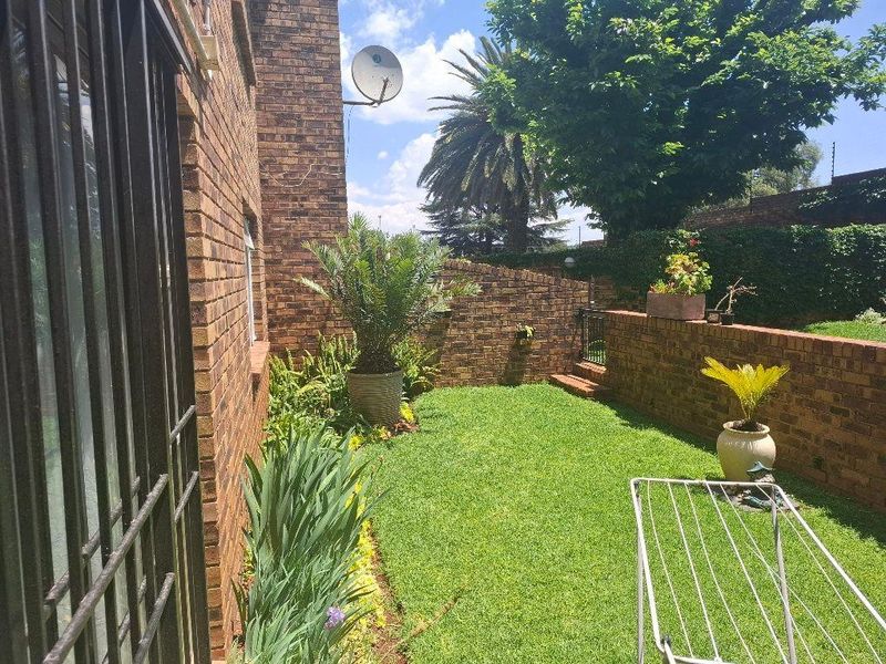 2 bedroom 2 bathroom garden unit - Photo 10