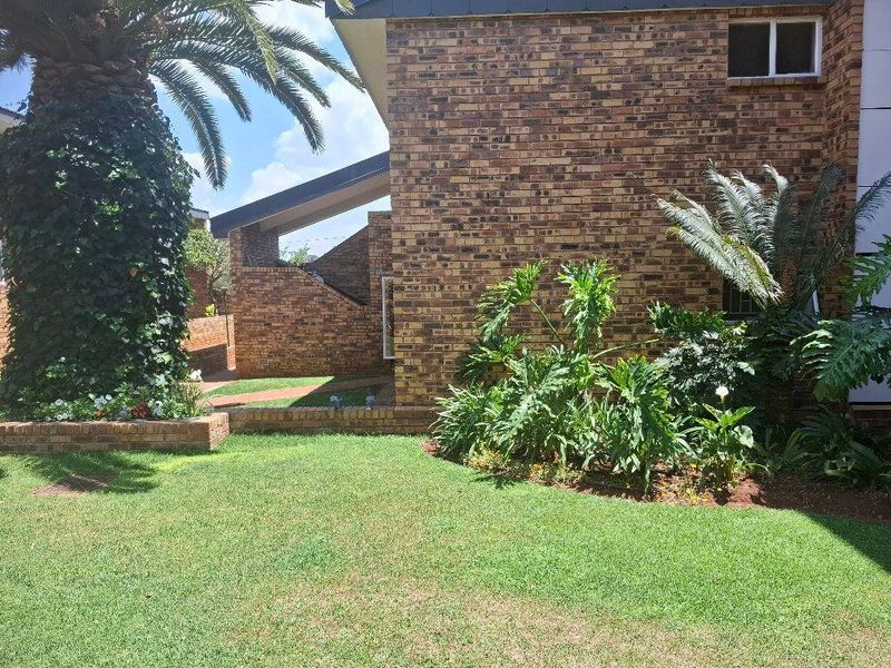 2 bedroom 2 bathroom garden unit - Photo 9