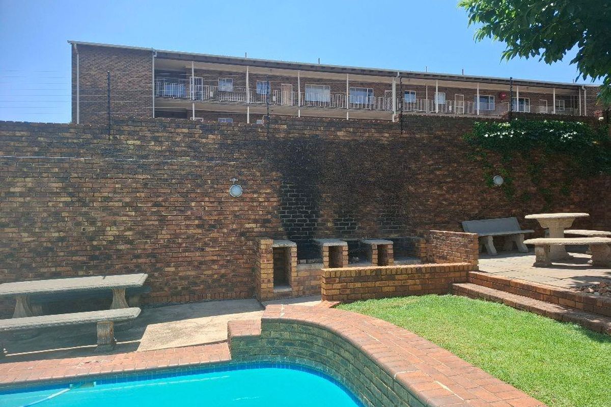 2 bedroom 2 bathroom garden unit - Photo 2