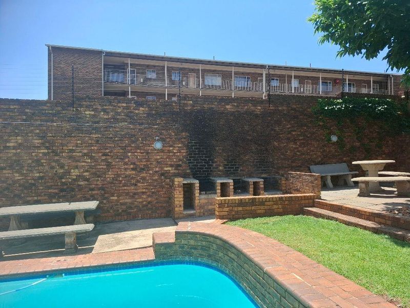 2 bedroom 2 bathroom garden unit - Photo 2