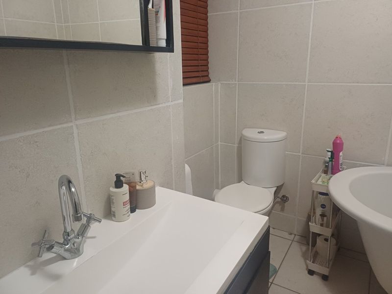 Modern 2 Bedroom Garden Unit in Acacia, Greenstone Hill - Photo 8