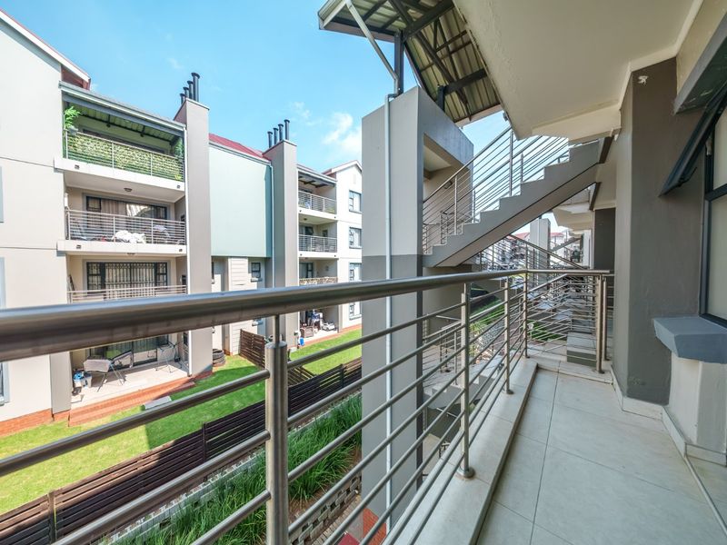Stylish 1 Bedroom Apartment in Secure Red Ivory Lane! - Photo 6