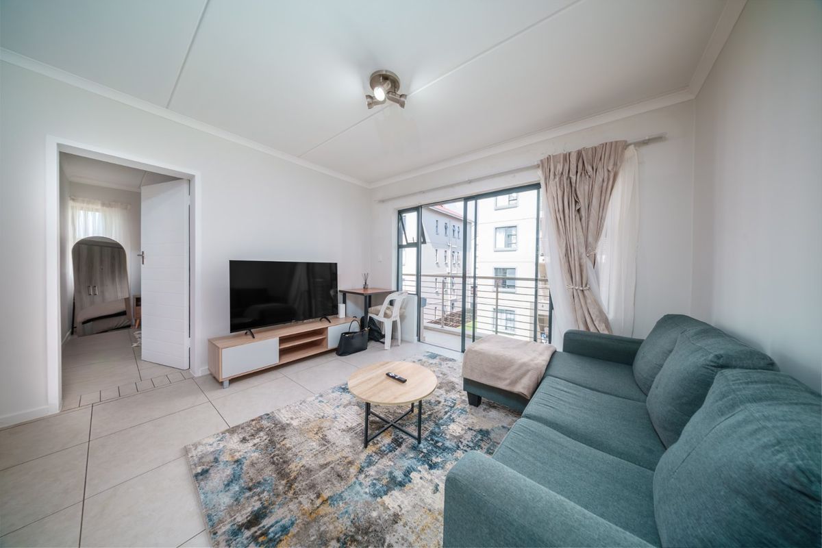 Stylish 1 Bedroom Apartment in Secure Red Ivory Lane! - Photo 5
