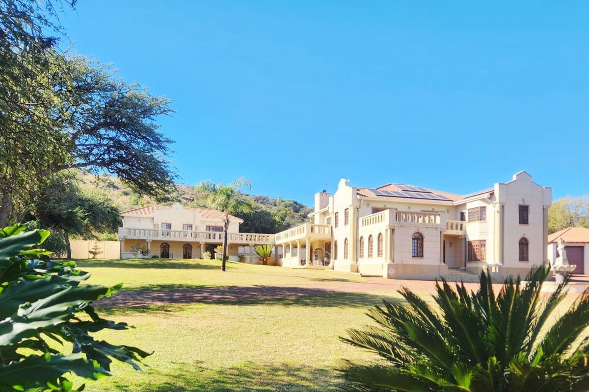 Luxury Living Meets Endless Possibilities on a Magnificent 1.3-Hectare Estate - Photo 3