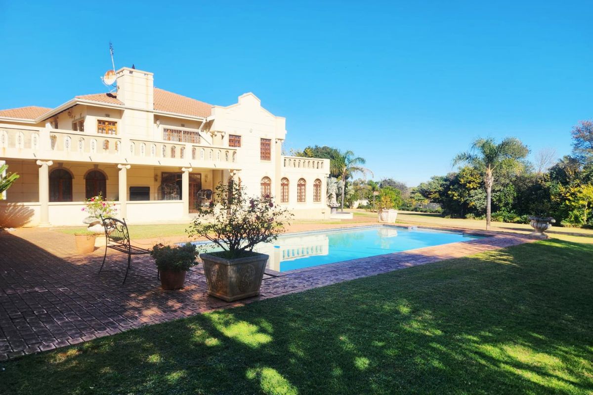 Luxury Living Meets Endless Possibilities on a Magnificent 1.3-Hectare Estate - Photo 2
