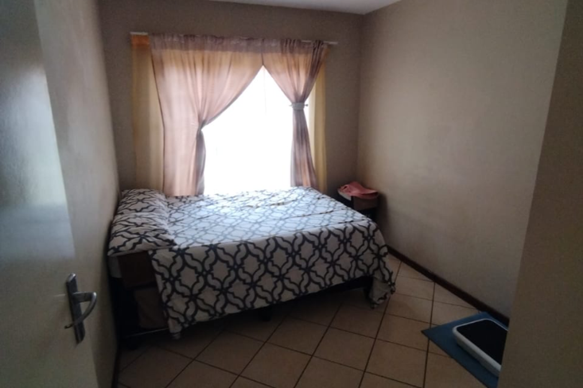 2 Bed House in Witpoortjie for Sale - Photo 3