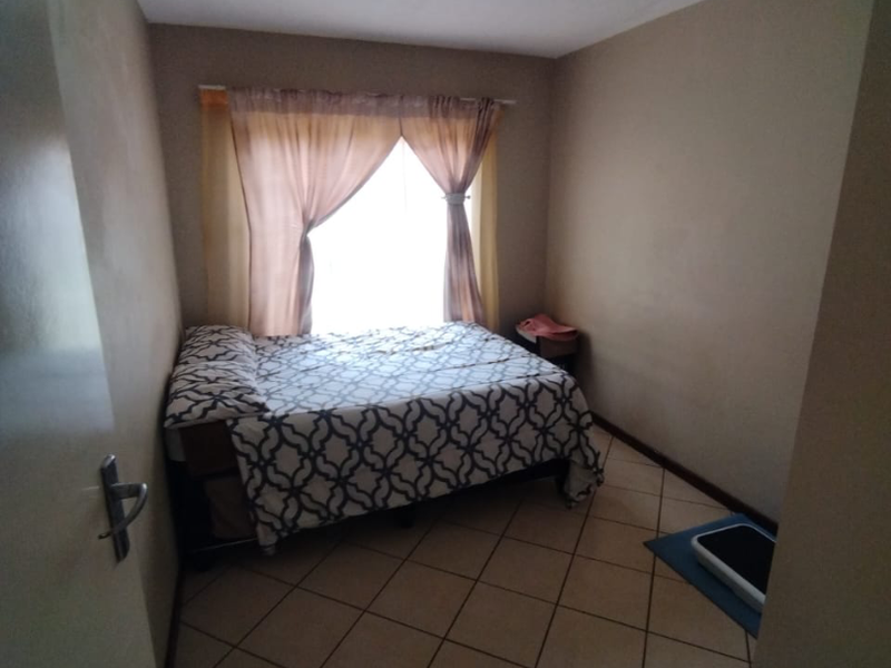 2 Bed House in Witpoortjie for Sale - Photo 3
