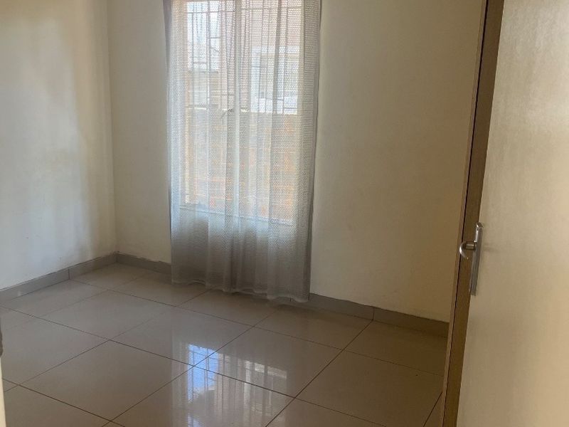 2 Bed House in Witpoortjie for Sale - Photo 6