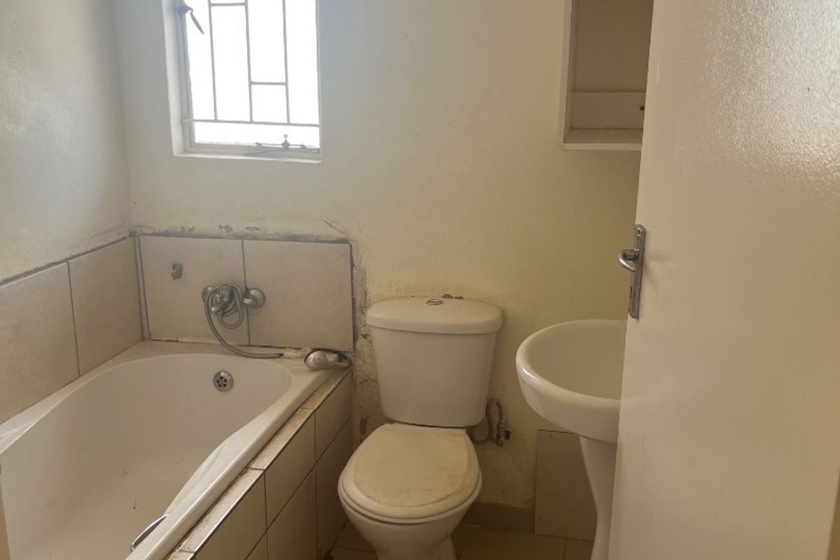 2 Bed House in Witpoortjie for Sale - Photo 5