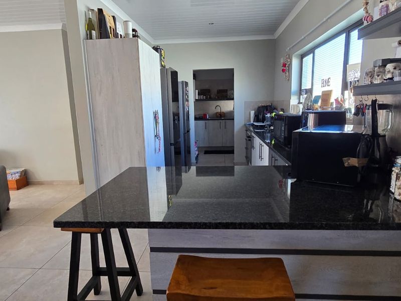 Come and experience secure estate living in this neat and spacious full-title townhouse. - Photo 5