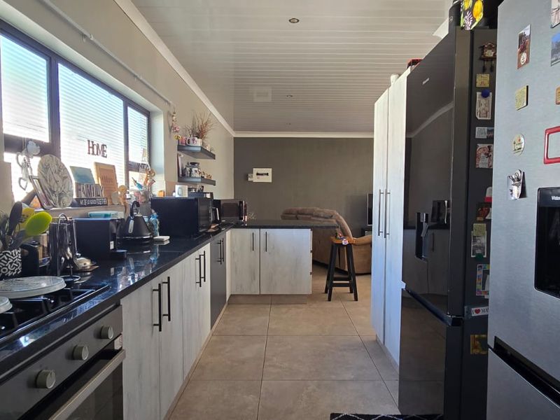 Come and experience secure estate living in this neat and spacious full-title townhouse. - Photo 8