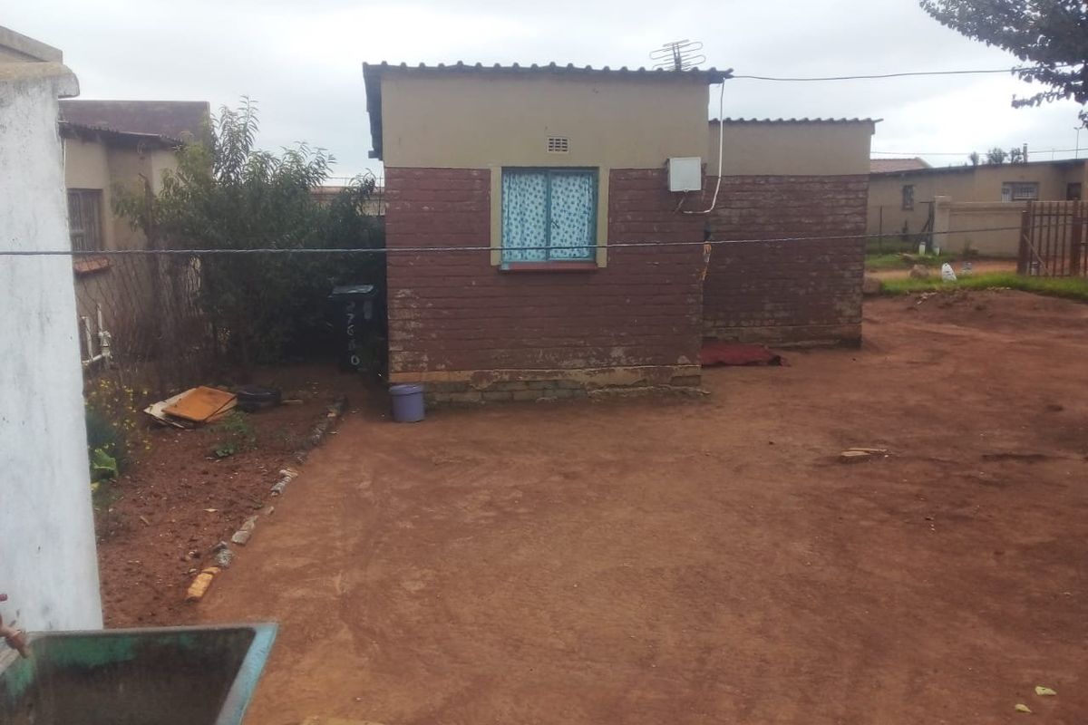 HOUSE FOR SALE IN TSAKANE - Photo 3